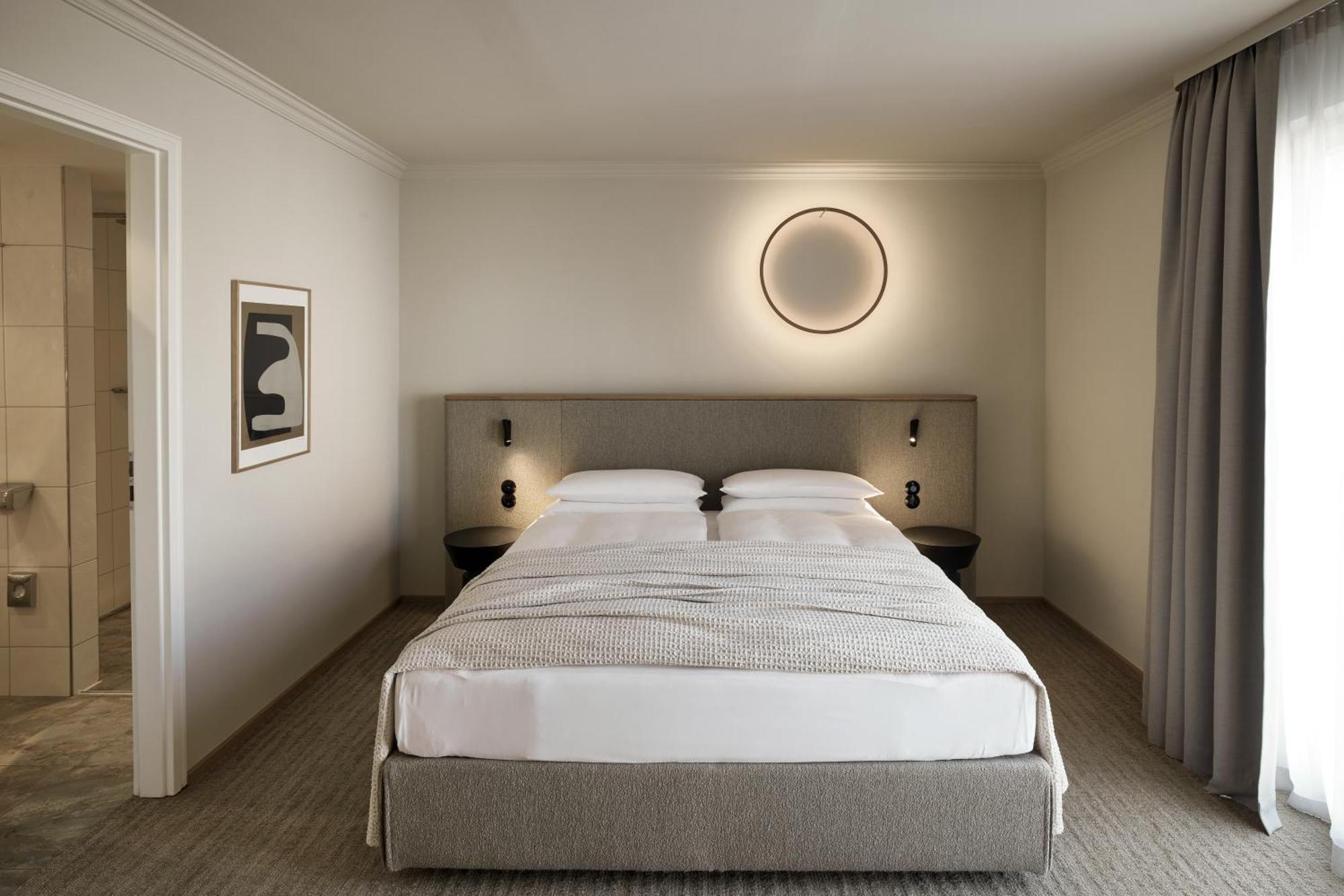 Adelante Boutique 4*