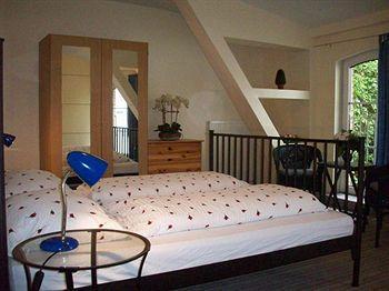 Am Luisenbad Hotell 2*