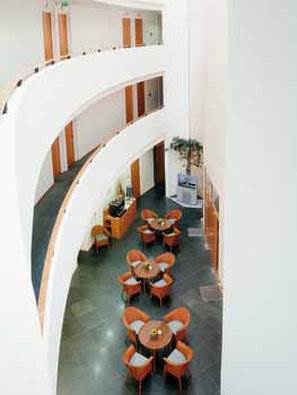 Hotell Am Borsigturm 4*