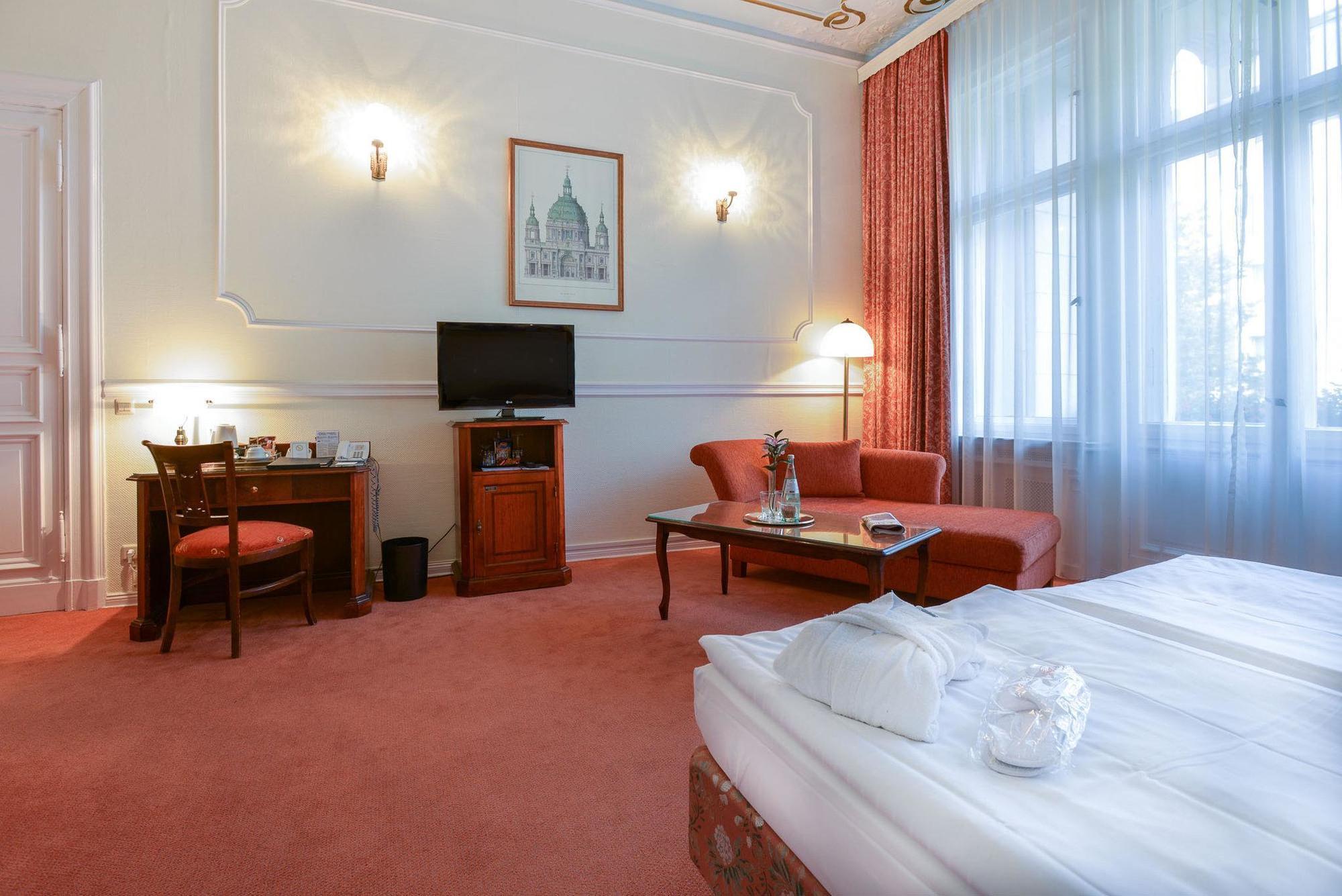 Henri Kurfuerstendamm Hotell 4*