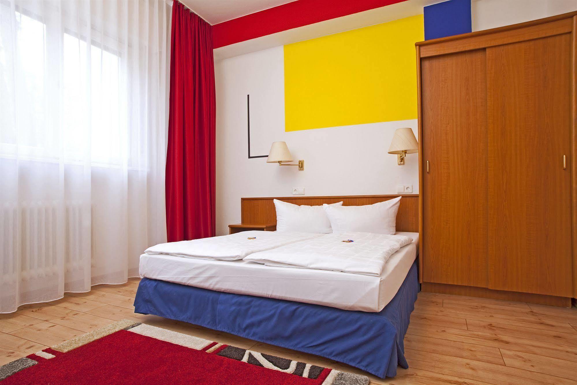 Gallery Hotel 3*
