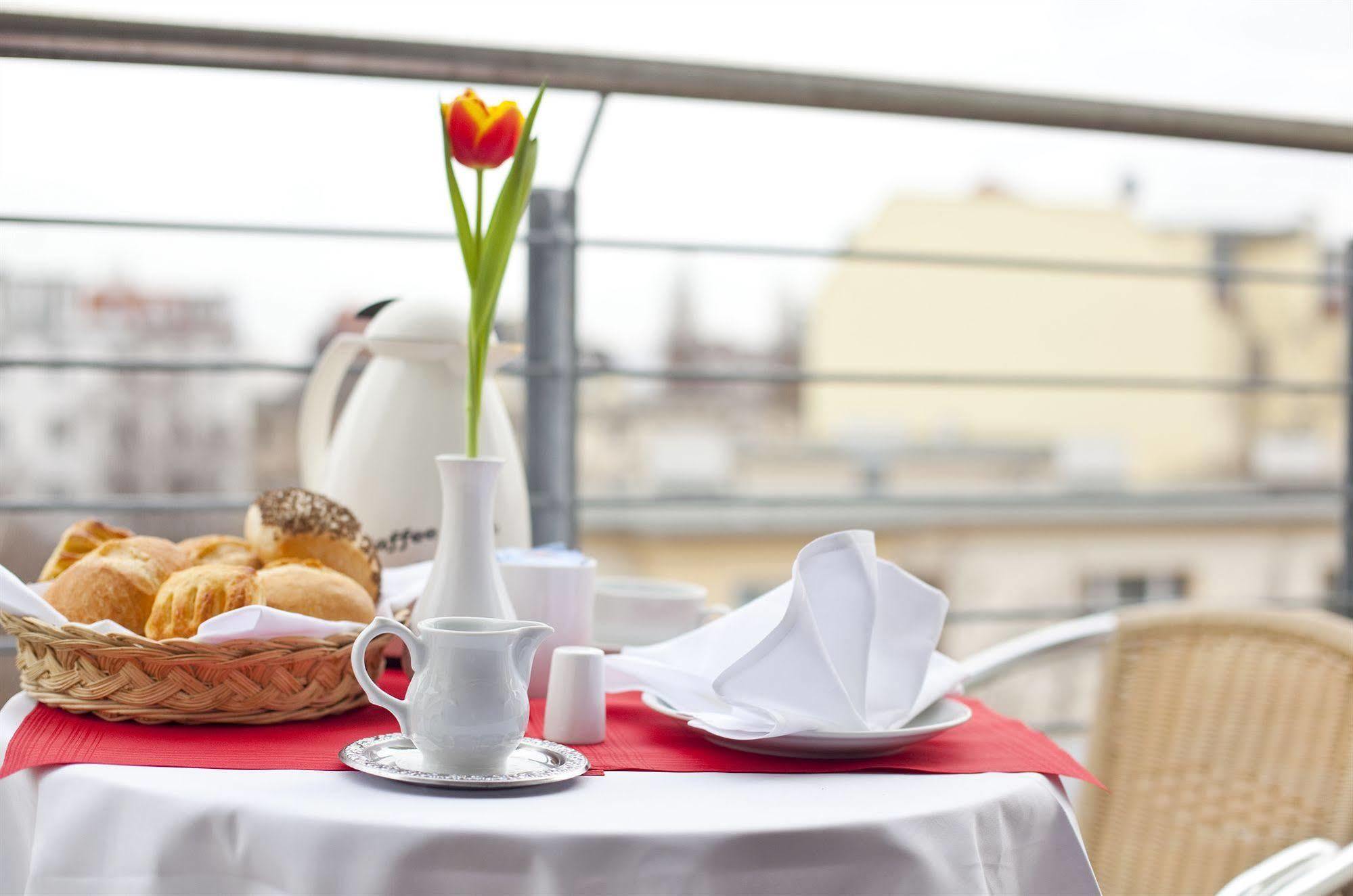 Gallery Hotel