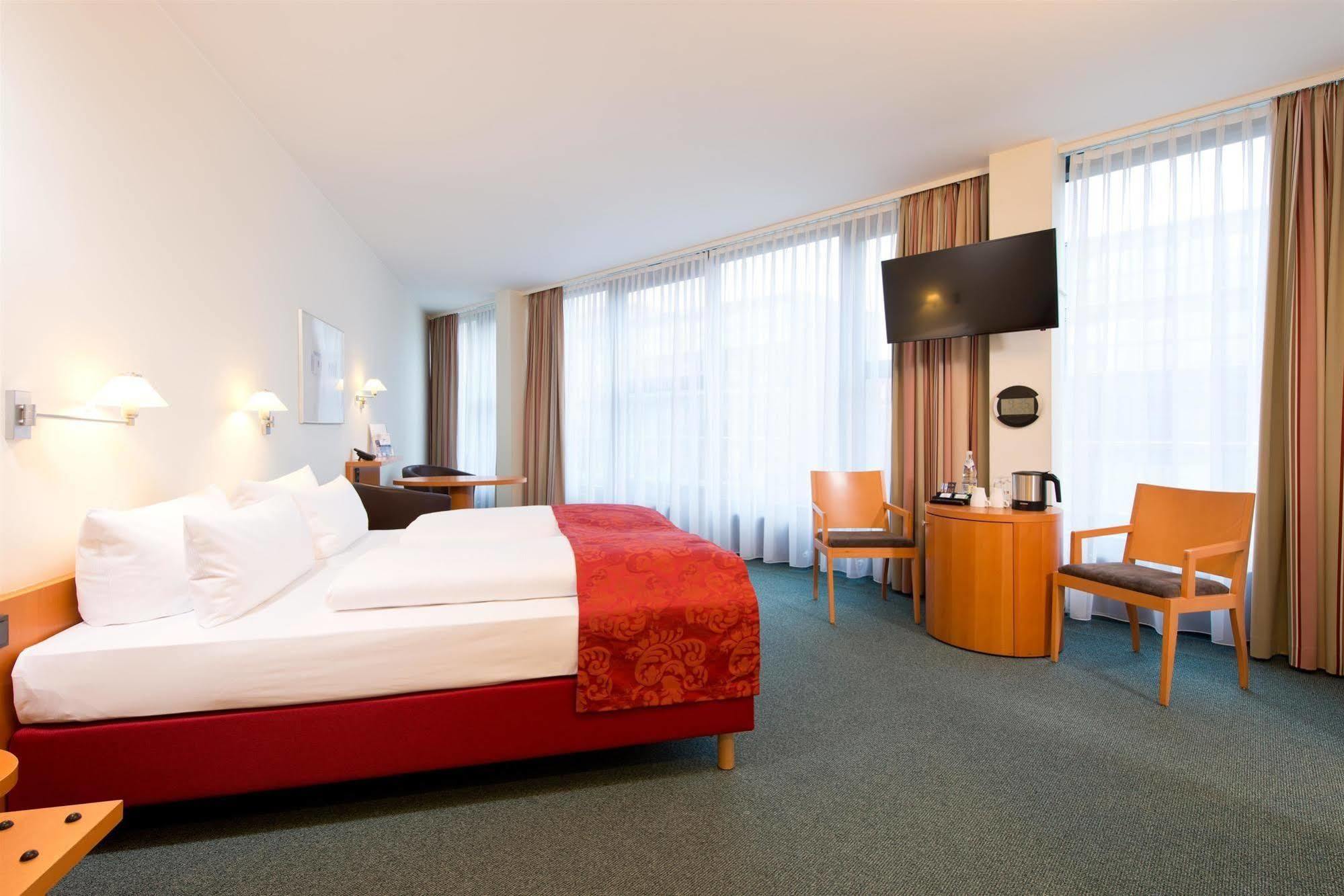 Hotell Am Borsigturm 4*