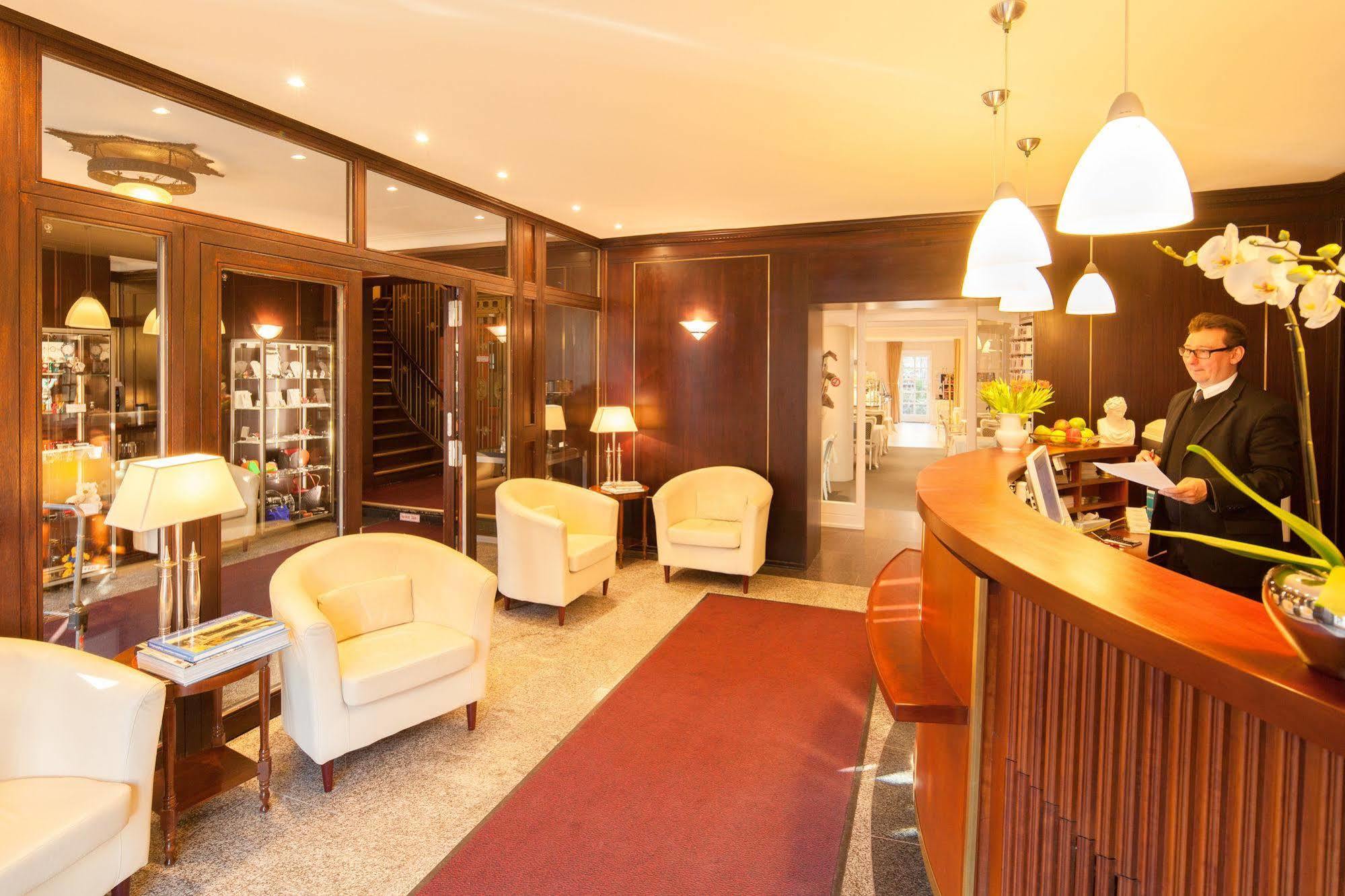 Brandies An Der Messe Hotell