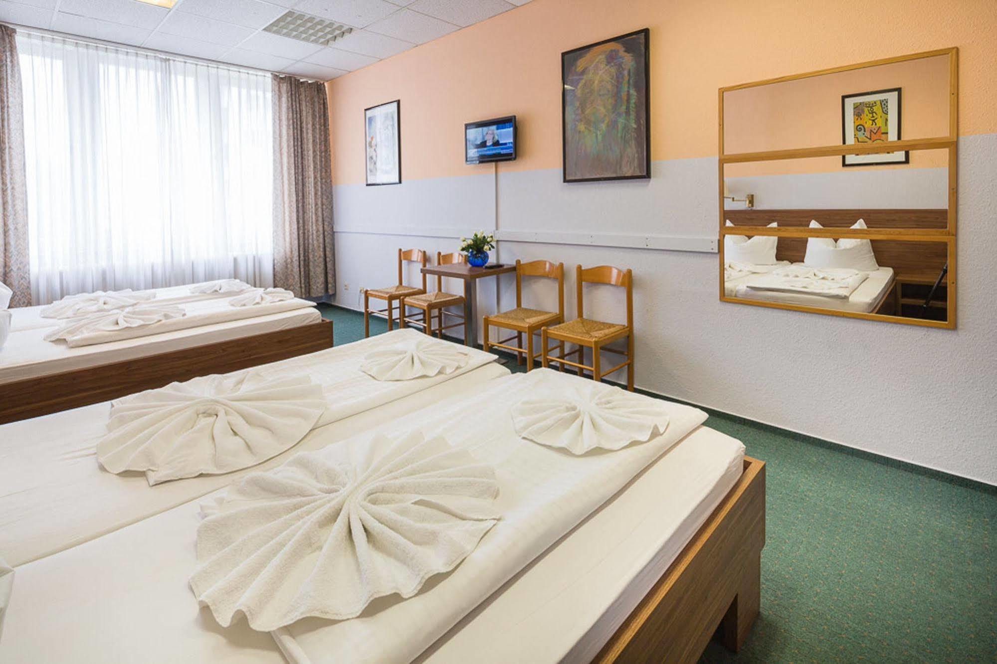 Hotell Ansbach Am Kadewe