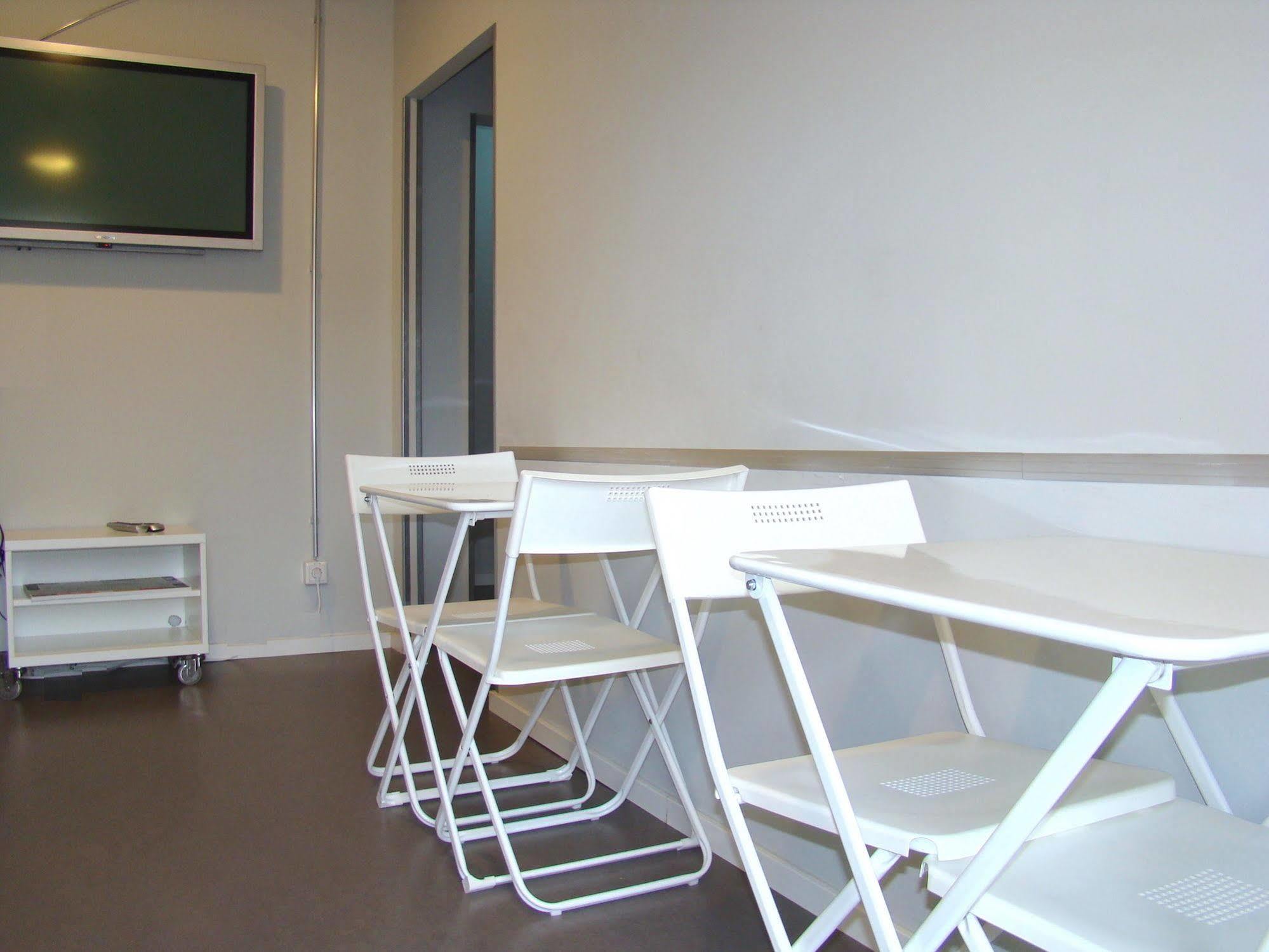 Near Brandenburg Gate - Rooms&apartments Hostel *