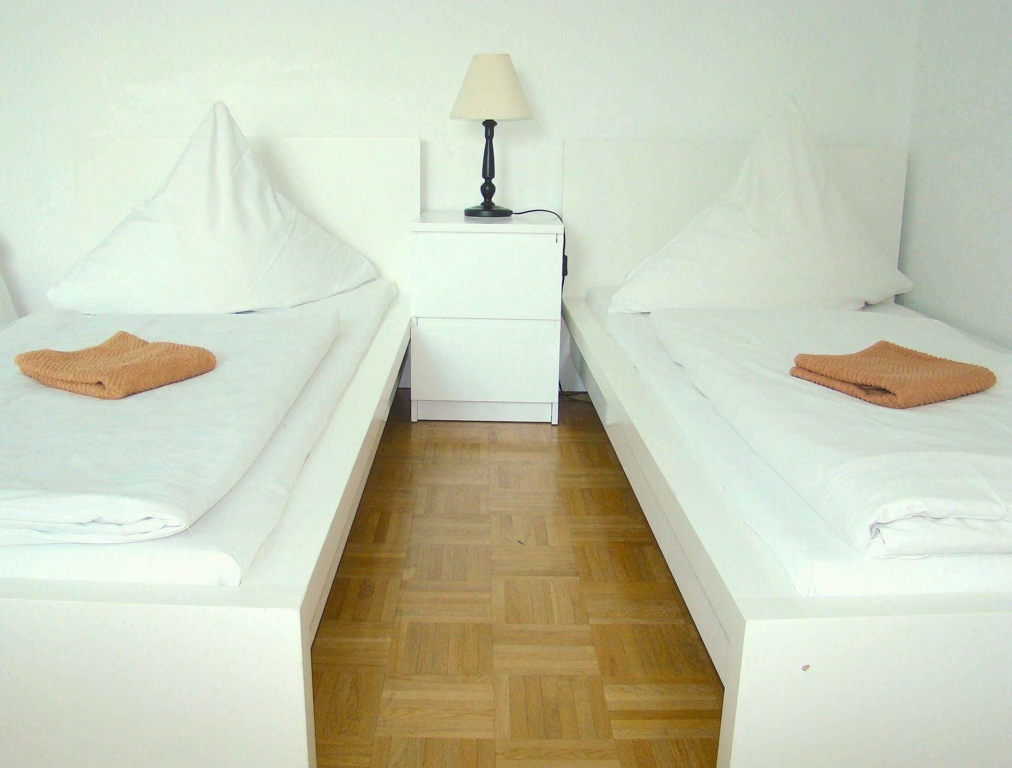 Near Brandenburg Gate - Rooms&apartments Hostel *