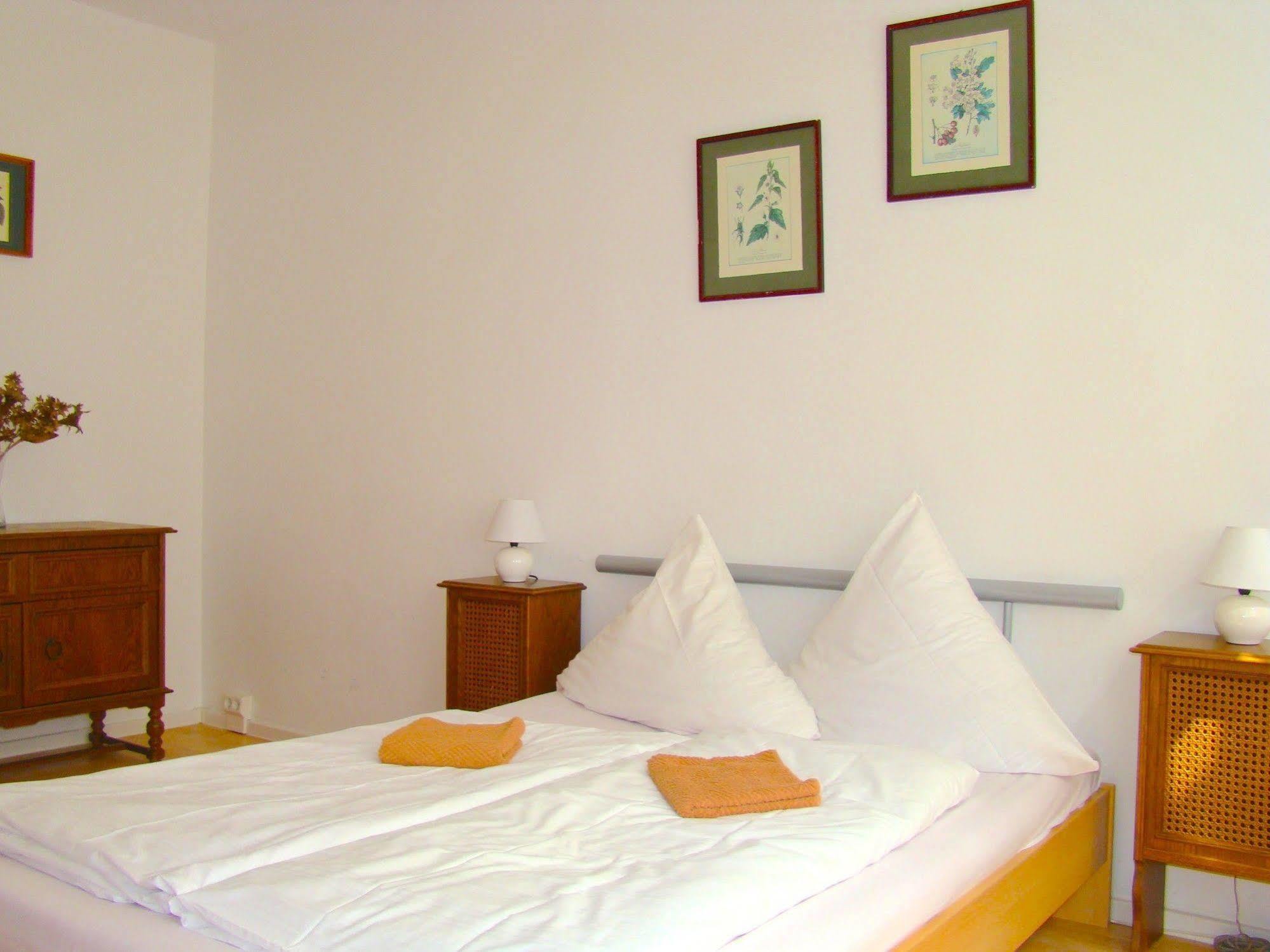Hostel Near Brandenburg Gate - Rooms&apartments *