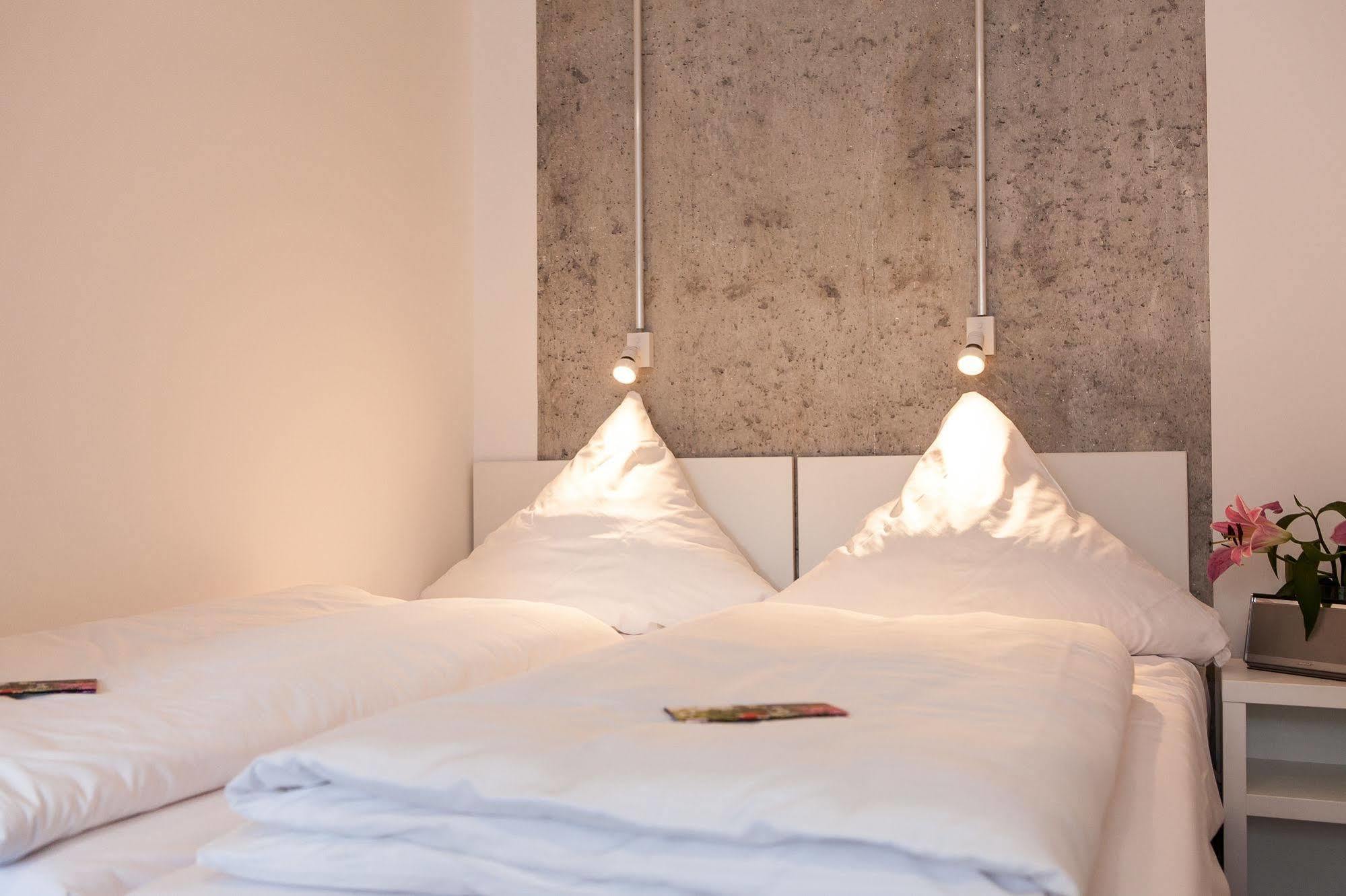 Near Brandenburg Gate - Rooms&apartments Hostel *
