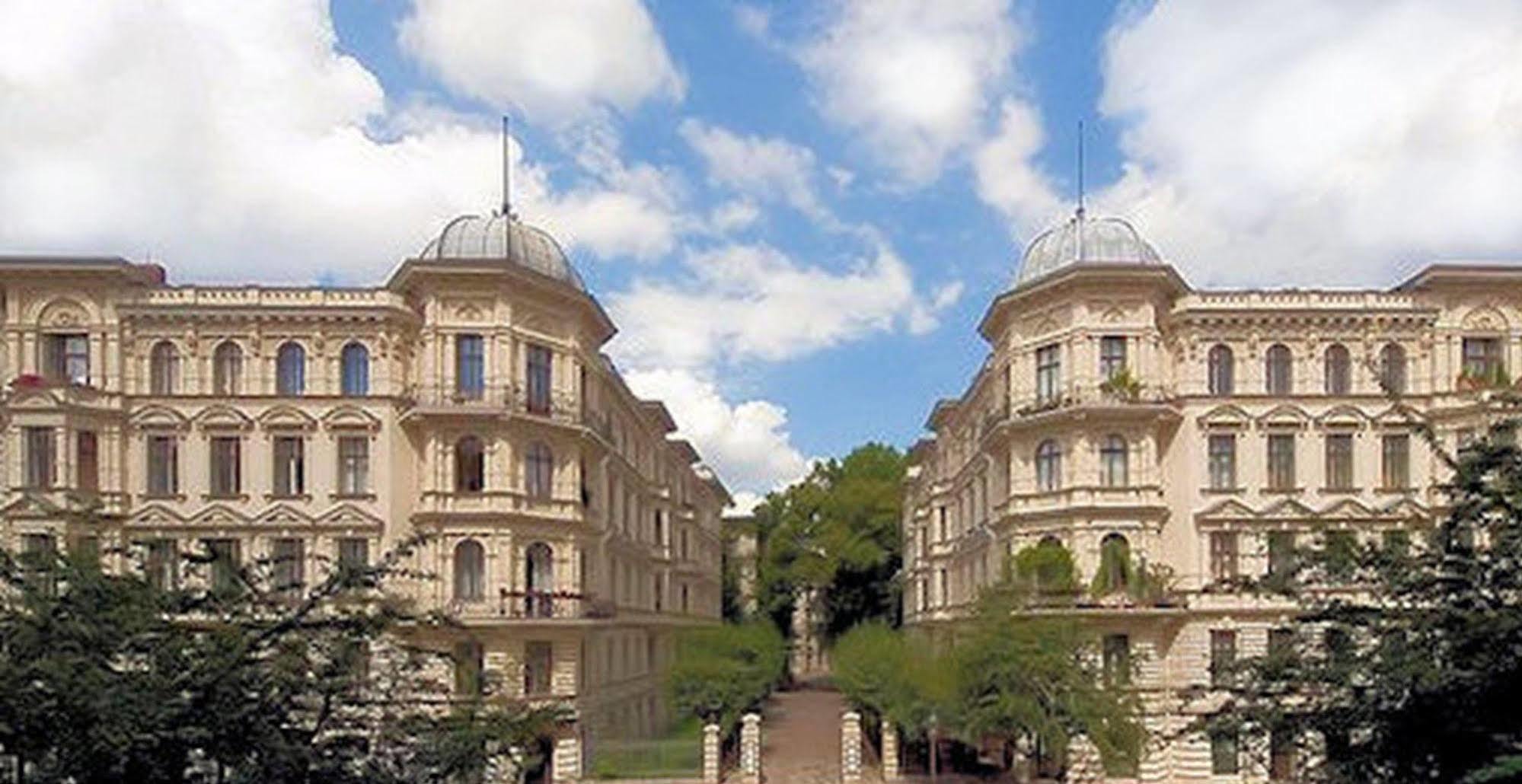Sarotti-höfe Hotell