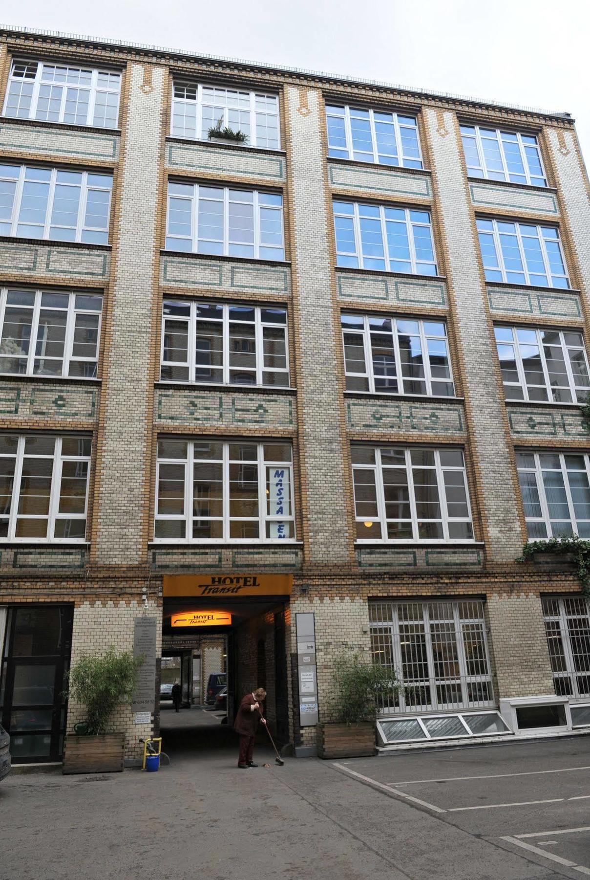 Transit Hotell 2*