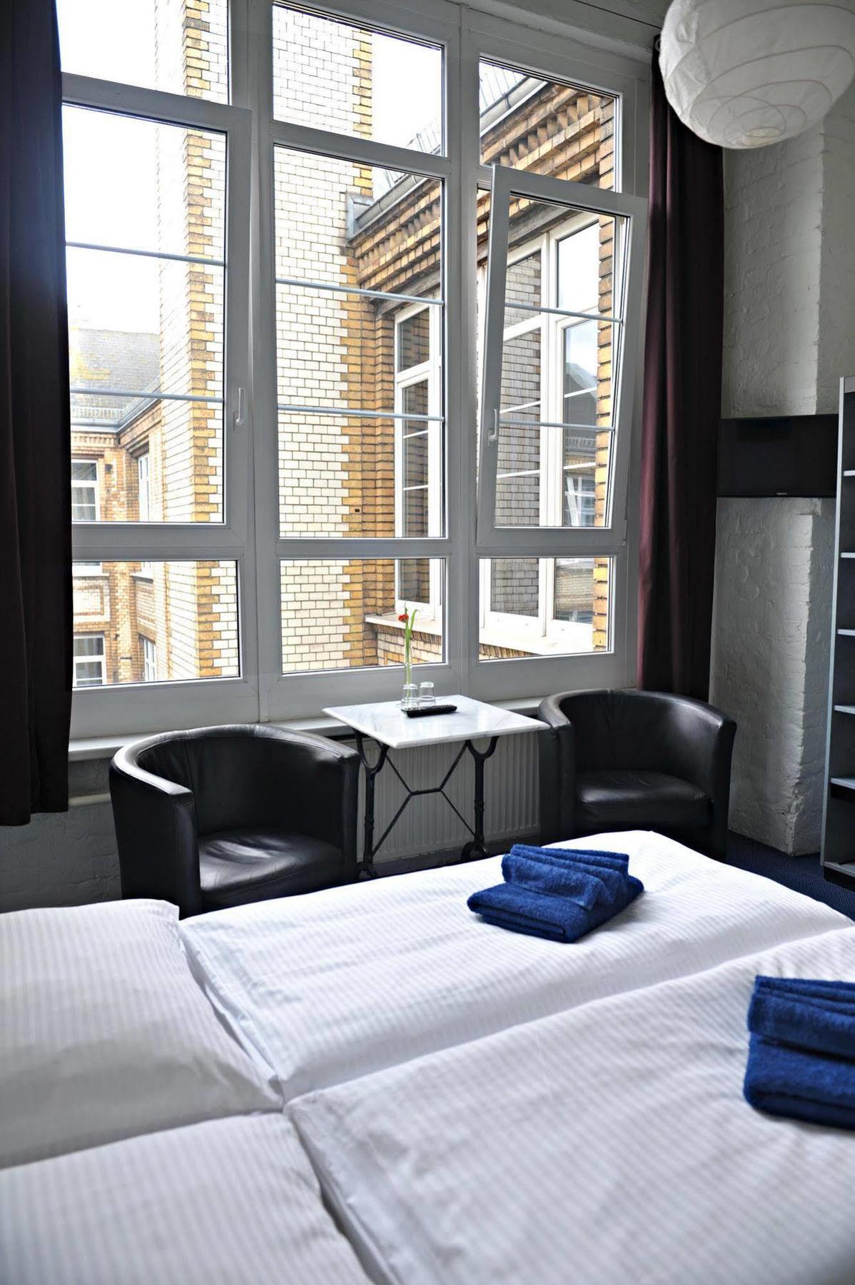 Transit Hotell 2*