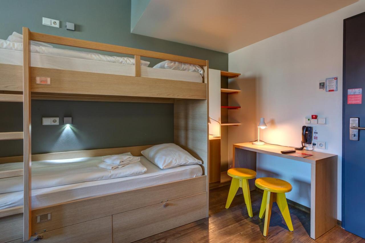 Meininger Airport Hotell 3*