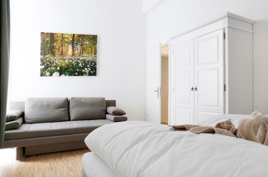Sc 04 By Rockchair L Superhost Status L 4 Bedrooms Boxspringbeds 2 Bathrooms Balcony Elevator - Cozy Family & Business Flair Welcomes You! Apartment Berlin