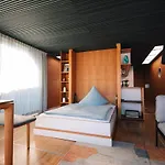 JULIA - Schwimmendes Apartment