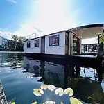 Moonrooms - Luxus Hausboot