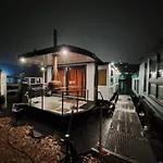 Moonrooms - Luxus Hausboot