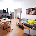Conrad-B By Rockchair Apartments L Superhost Status L Super Flat, 3 Bedrooms 2 Bathrooms Welcomes You!