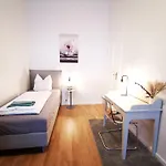Conrad-B By Rockchair Apartments L Superhost Status L Super Flat, 3 Bedrooms 2 Bathrooms Welcomes You!