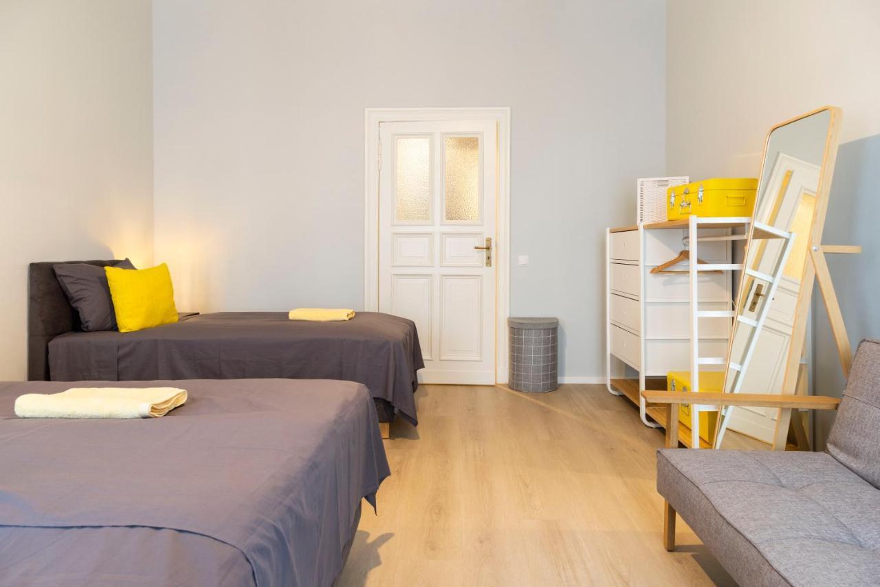 2br 2bthrms High Ceilings Brick Walls Style Apartm * Berlin