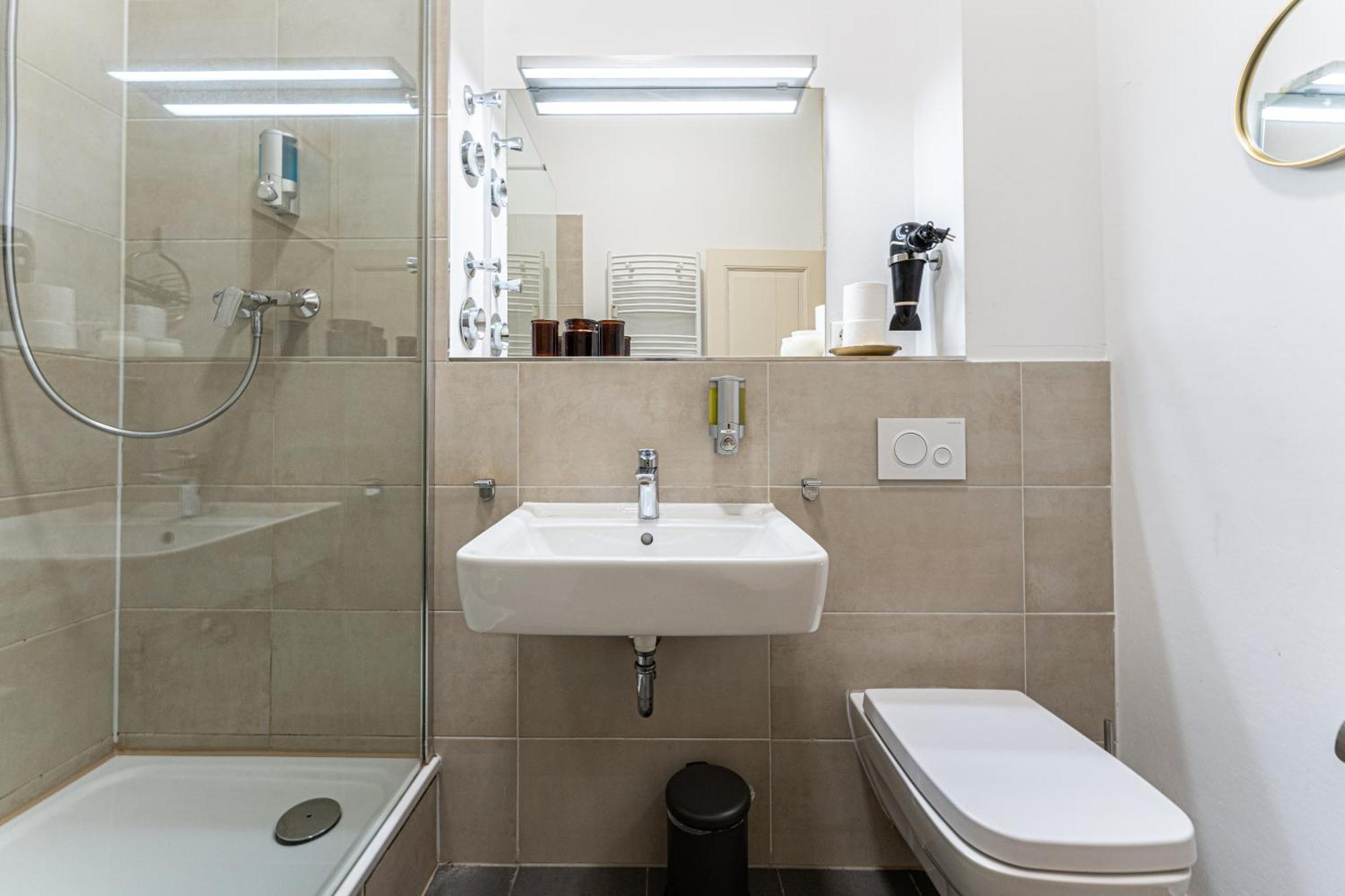Flair Zentral Und Ruhig Für Familien Und Geschäftsreisende - Von Rueden Gmbh Apartment Berlin