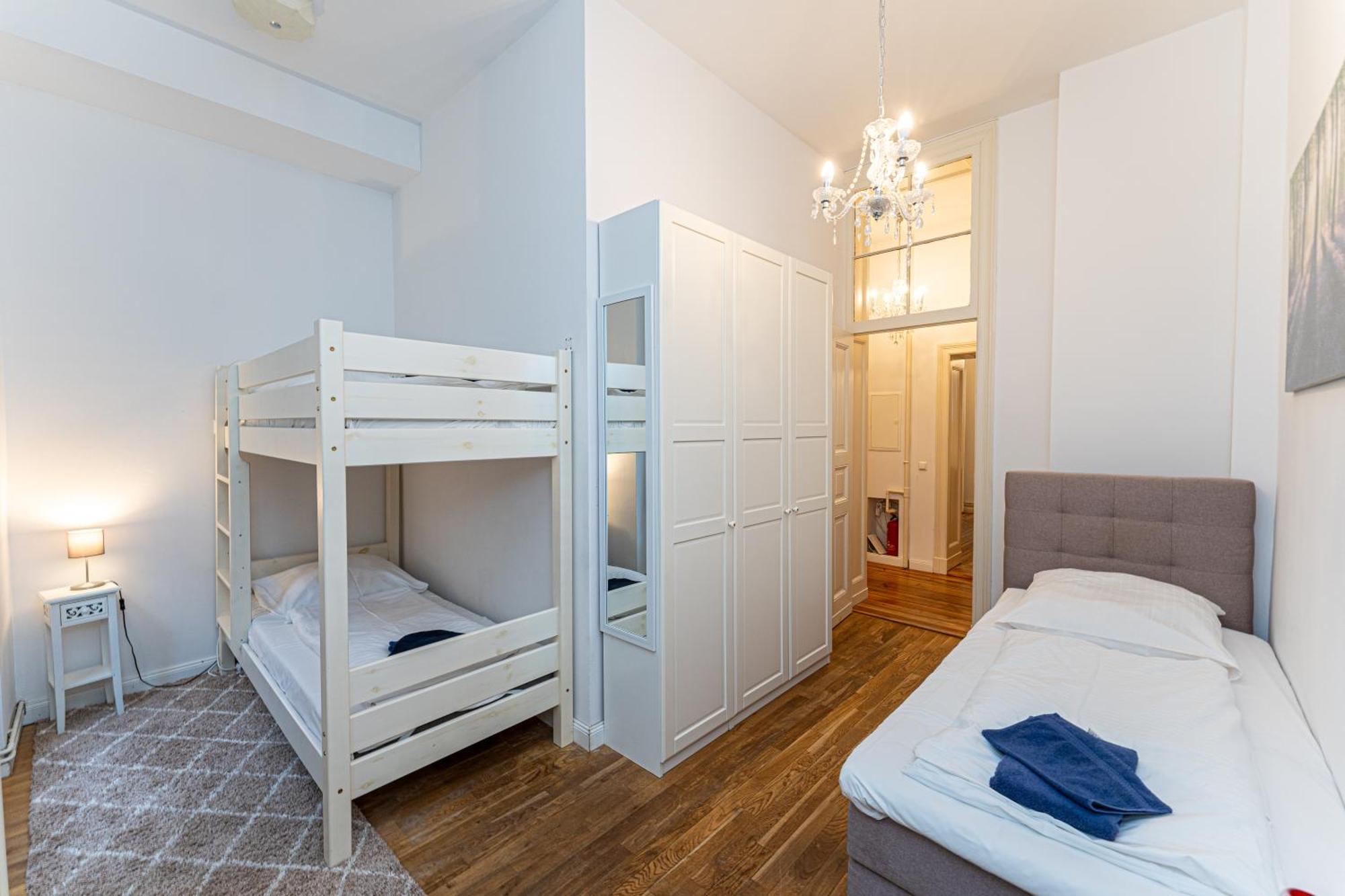 Flair Zentral Und Ruhig Für Familien Und Geschäftsreisende - Von Rueden Gmbh * Berlin