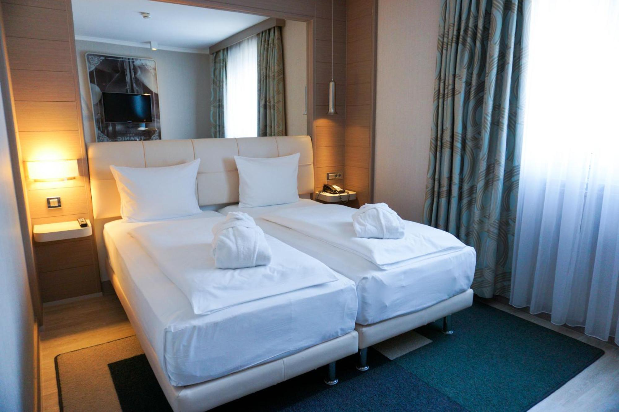 Hotell Titanic Comfort Mitte 3*