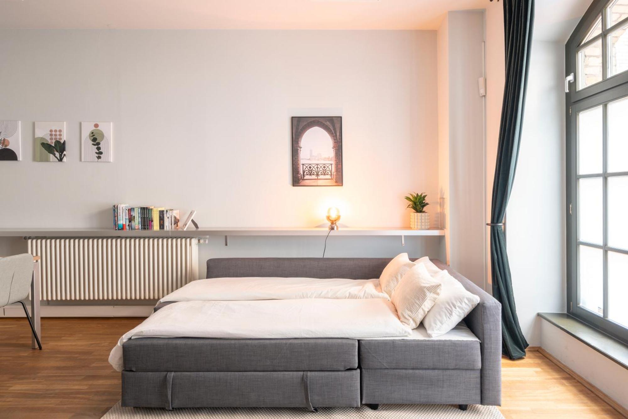 Homely - Central, Spacious, Rosenthaler Platz I Cafe Apartment