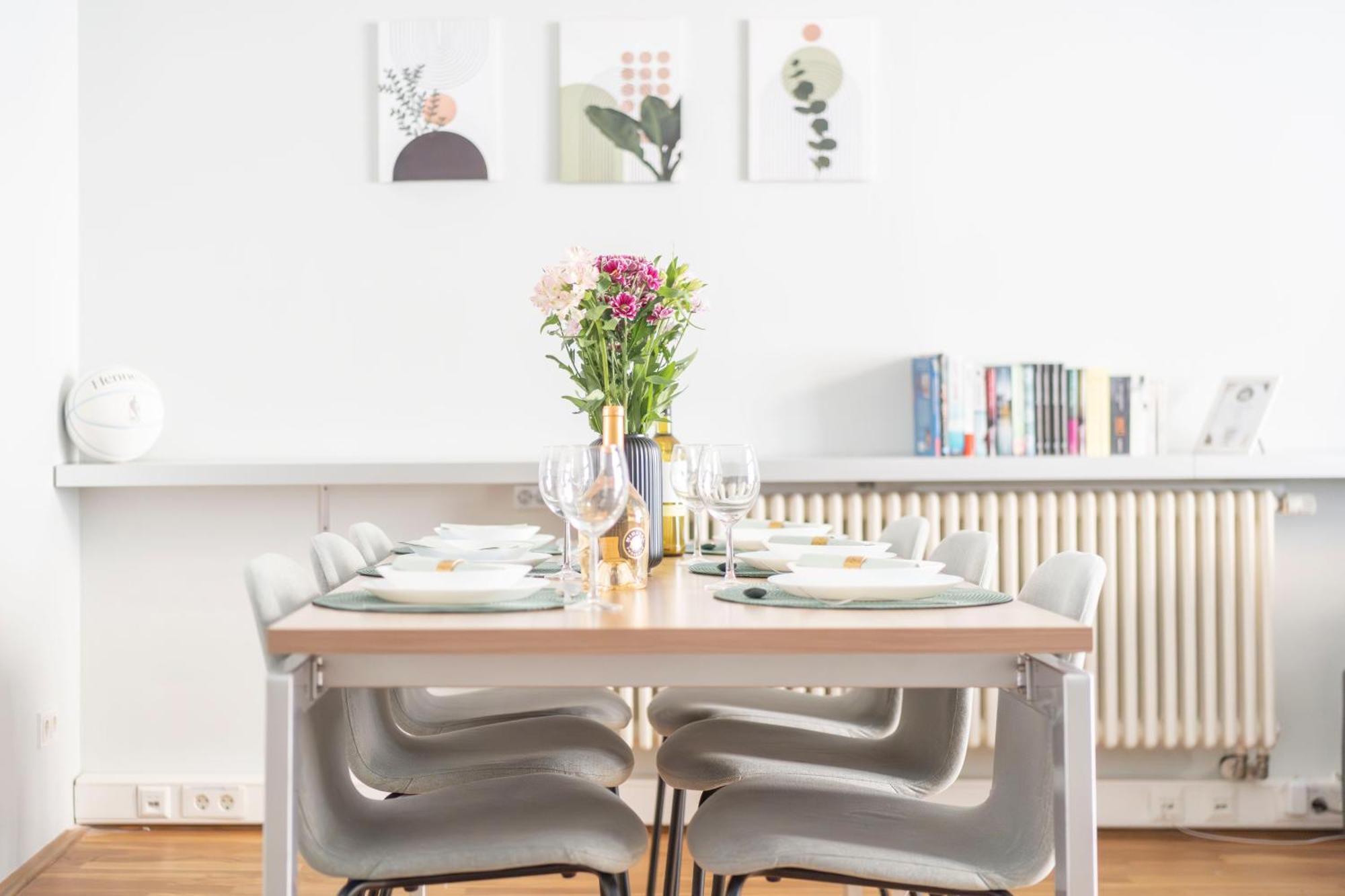 Homely - Central, Spacious, Rosenthaler Platz I Cafe Berlin