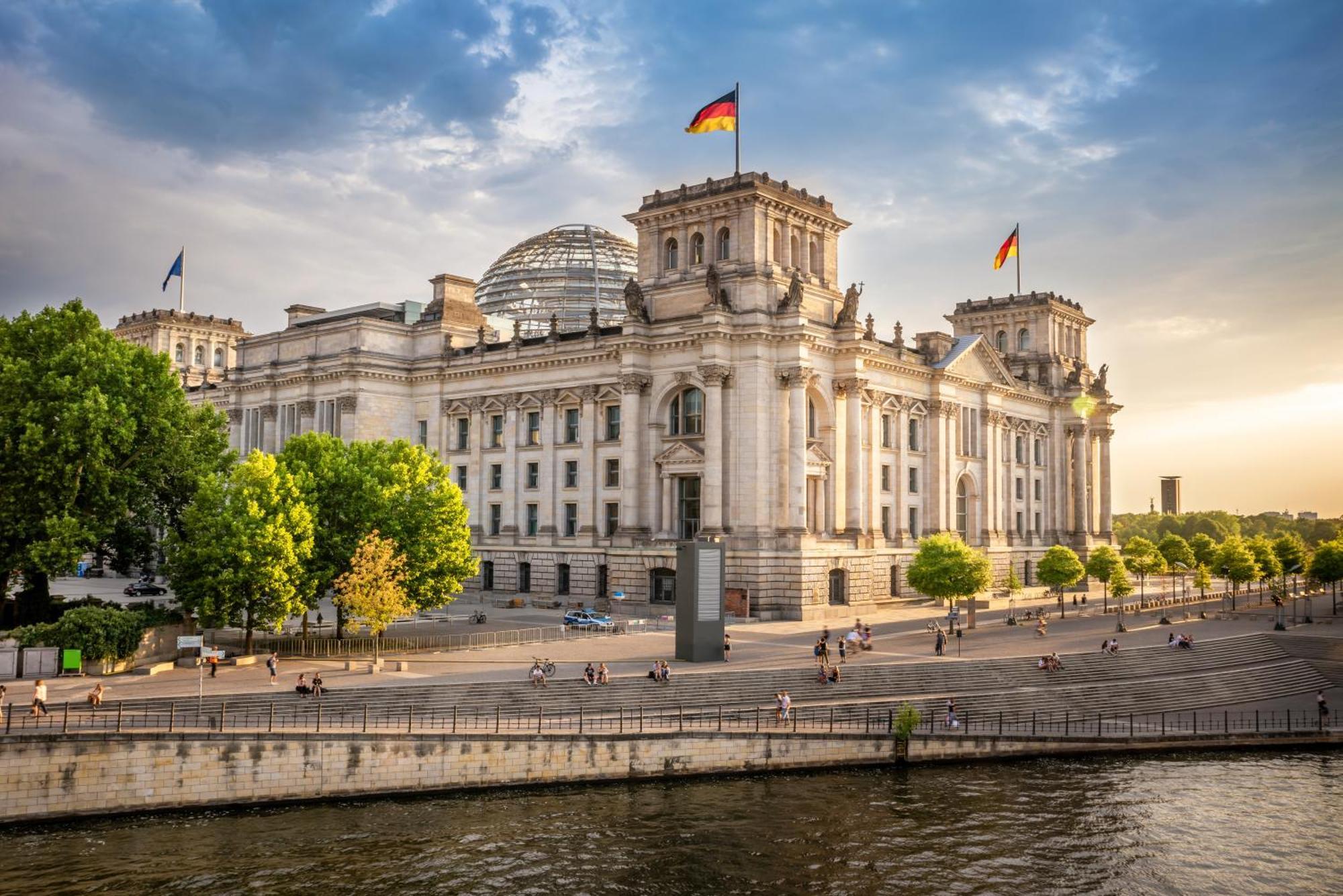 Homely - Spacious Flat Quiet, Friedrichstrasse, River Apartment