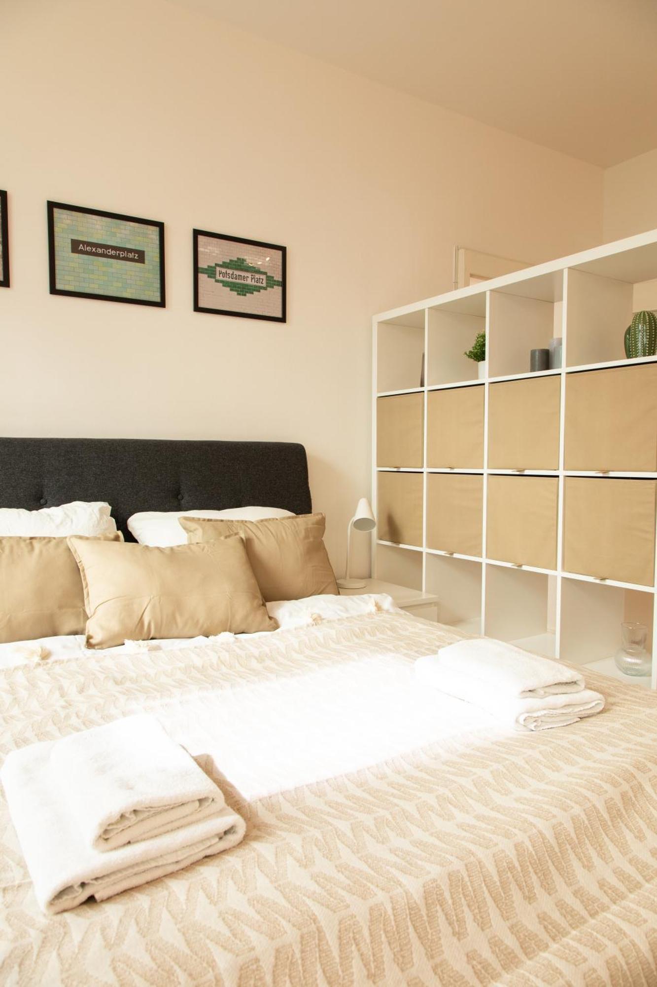 Homely - Spacious Flat Quiet, Friedrichstrasse, River Apartment *