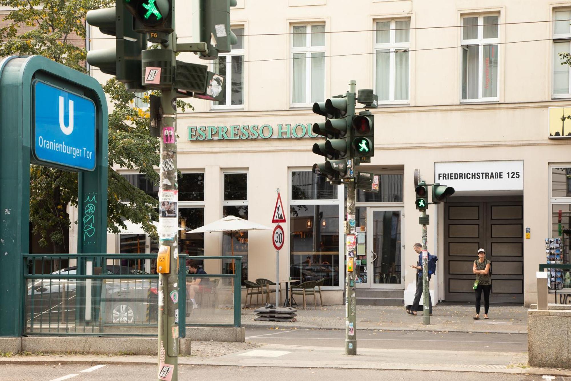 Apartment Homely - Spacious Flat Quiet, Friedrichstrasse, River *