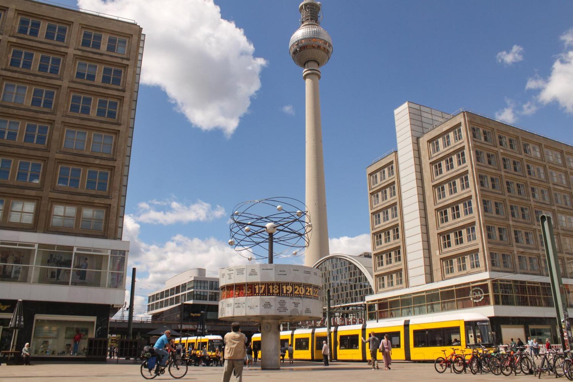 Homely - Central, Spacious, Rosenthaler Platz I Cafe Apartment Berlin