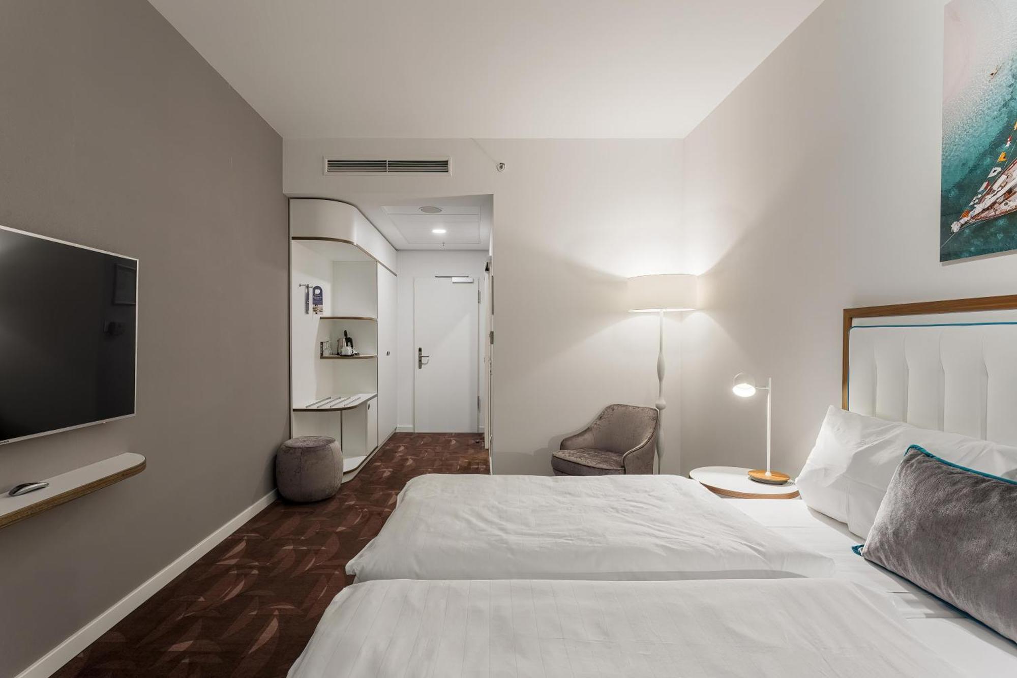 Hotell Mercure Moa 4*