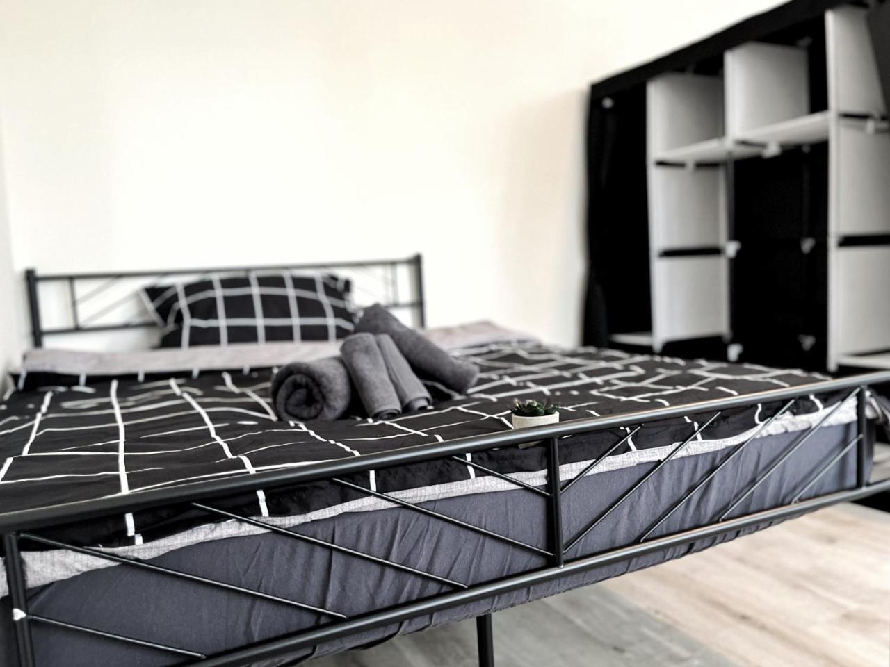 Aparments I Spaceous In Ber-reinickendorf, 1 Min. To Metro Station Lejlighed Berlin