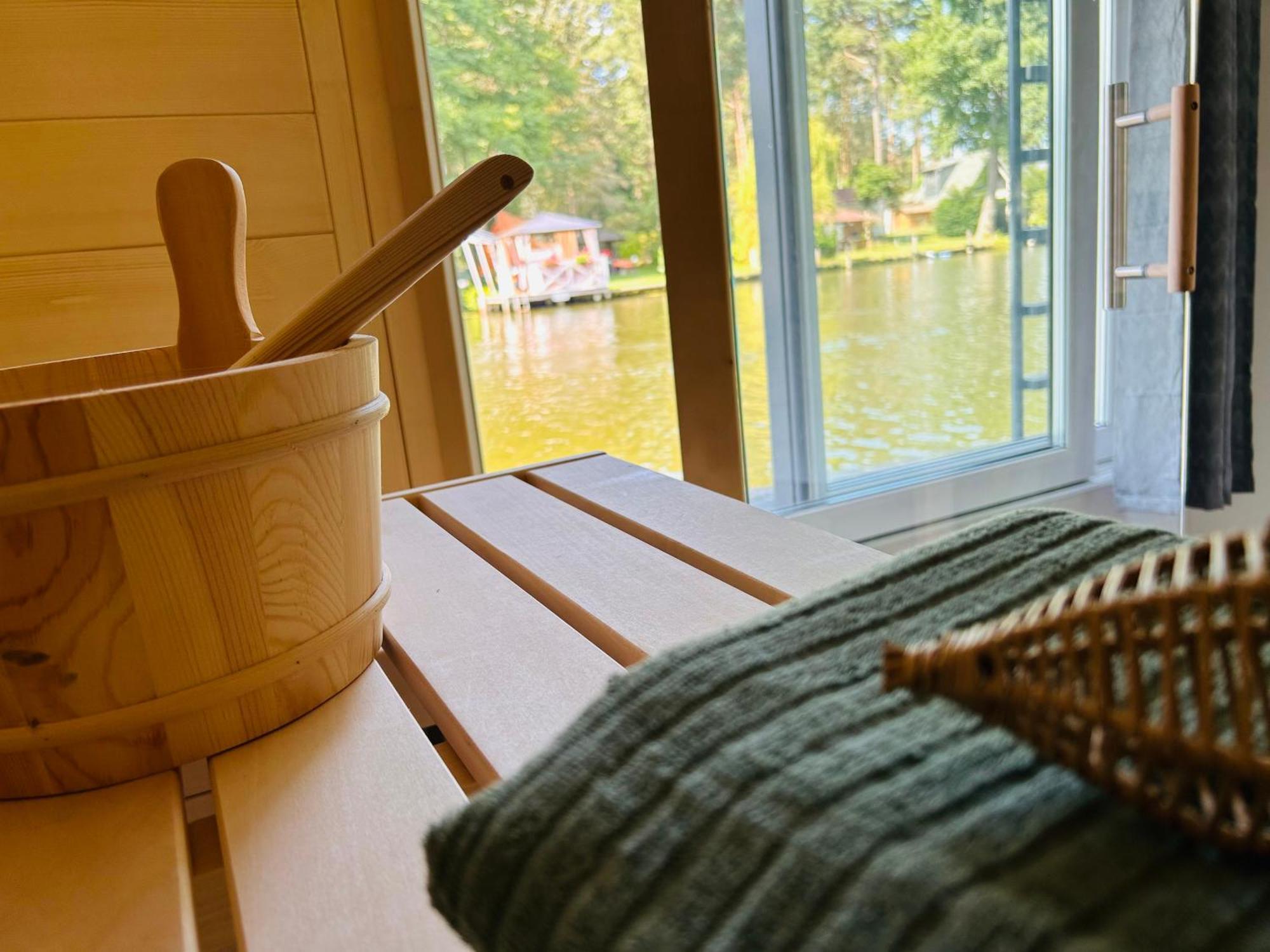 Moonrooms - Luxus Hausboot Berlin