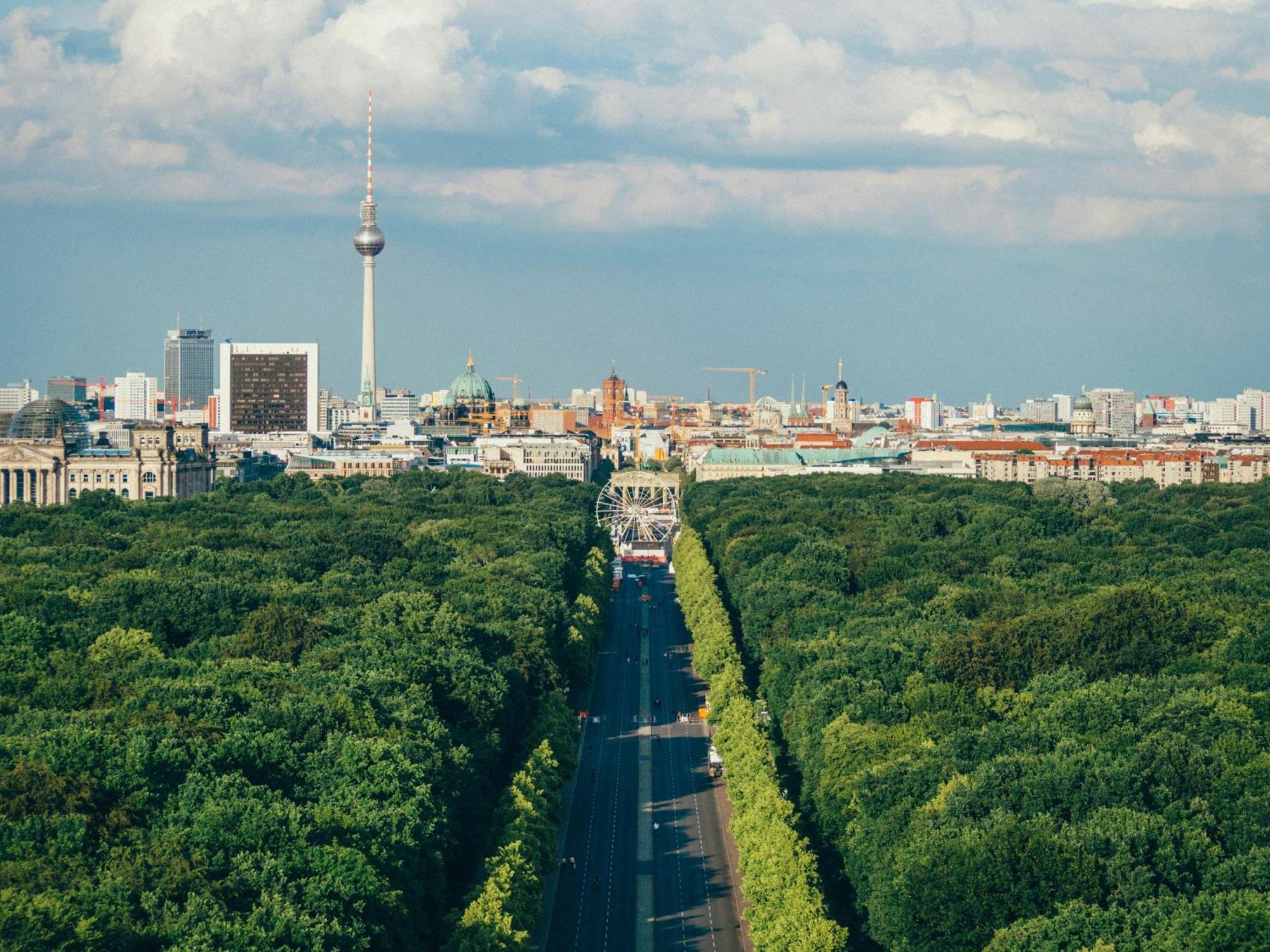 Oomph 3br With Light Tones And Artwork * Berlin