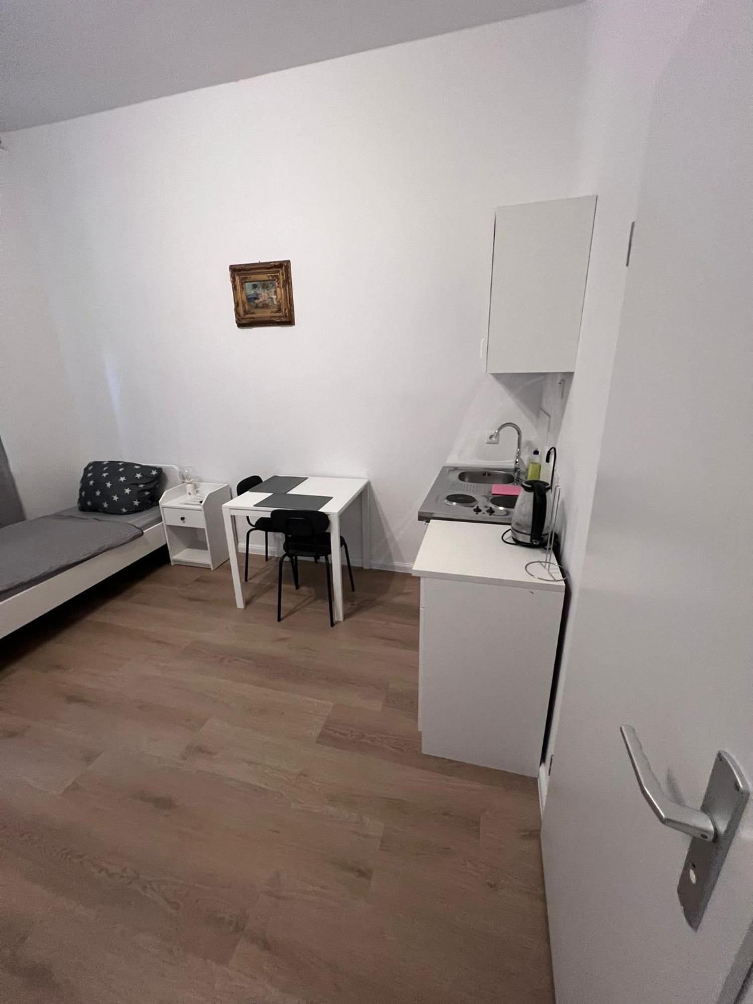 Lovely In Berlin4 Apartment