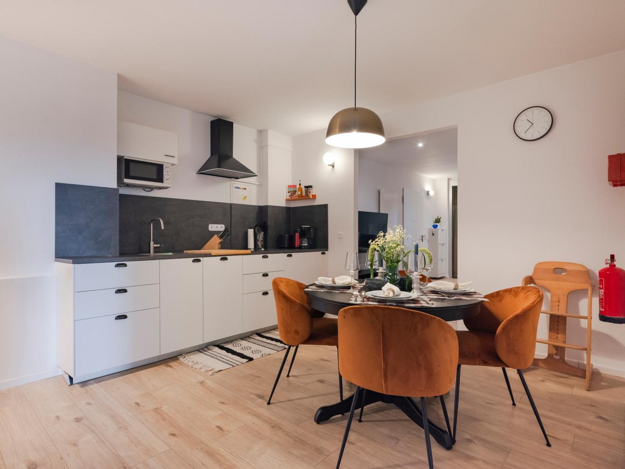 Alexa Chic Design Up To 5 Persons - Parking - Superfast Wifi Apartment
