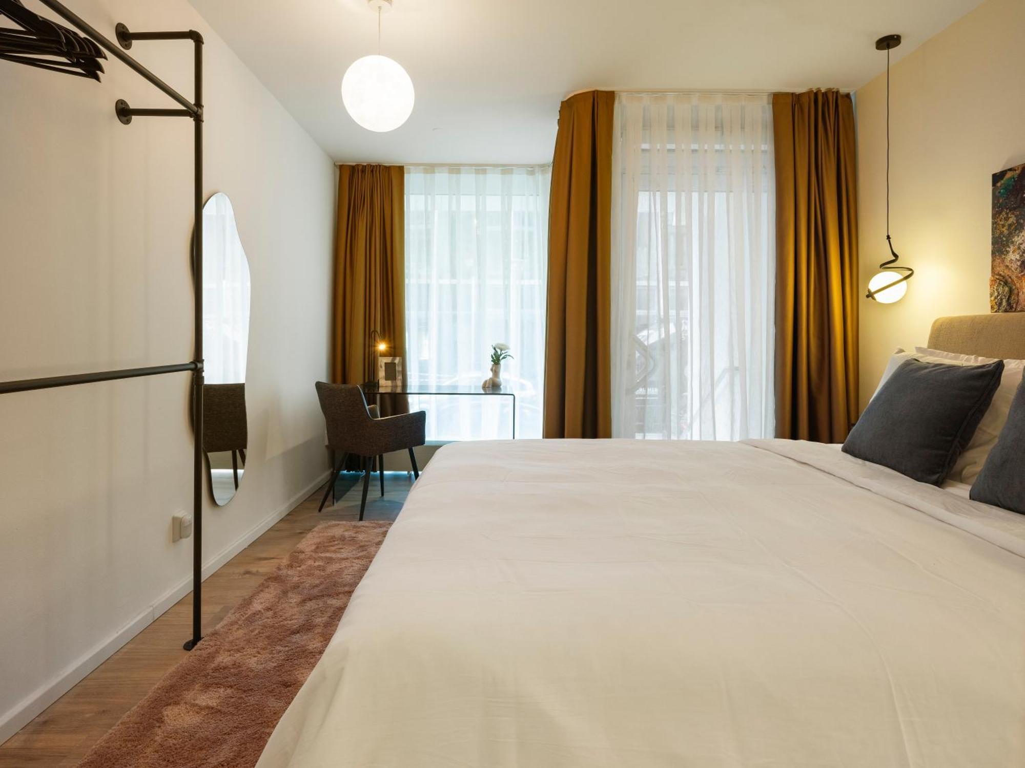 Alexa Chic Design Up To 5 Persons - Parking - Superfast Wifi Apartment