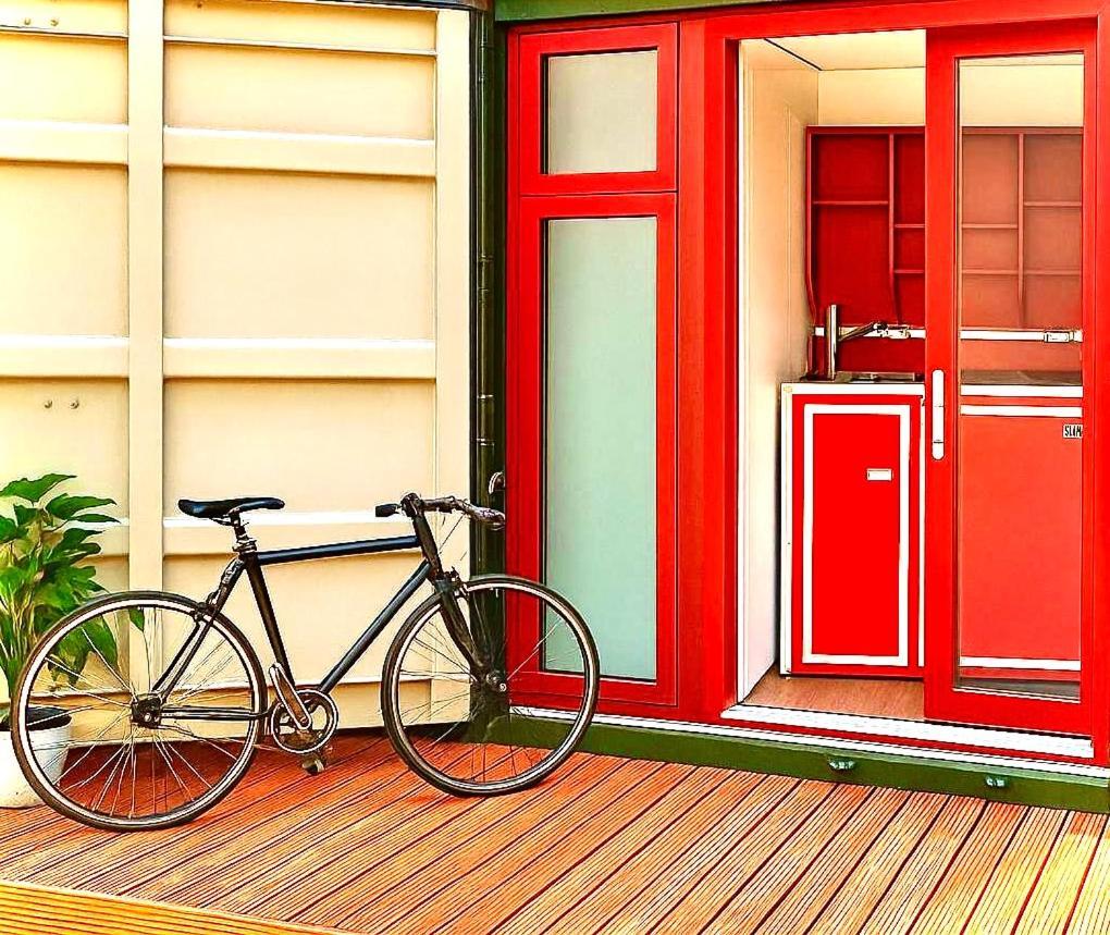 Designer Tiny House With Wraparound Sun Terrace & Garden Lounge *
