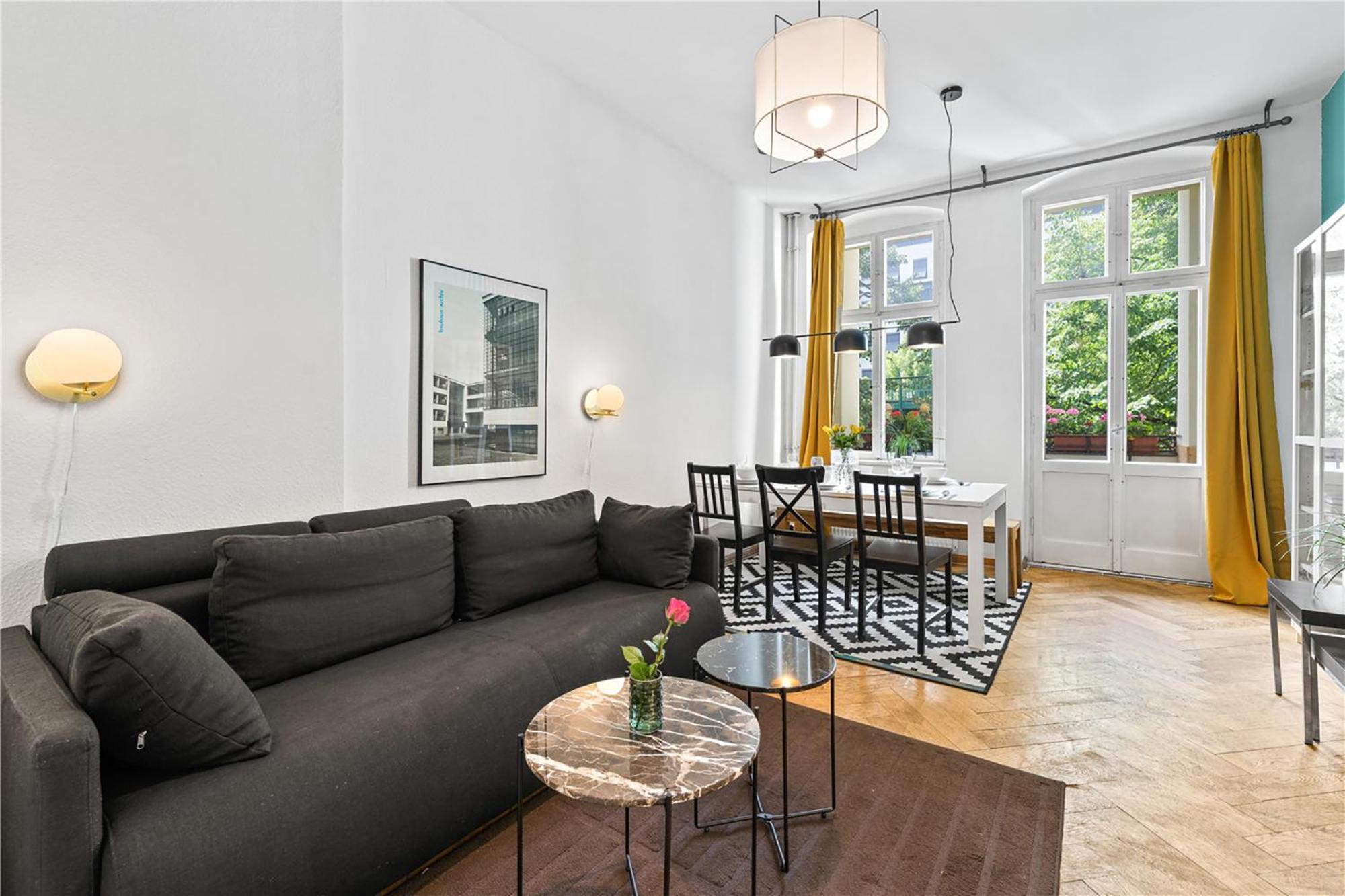 Apartment 33 E-g Schönhauser Allee *
