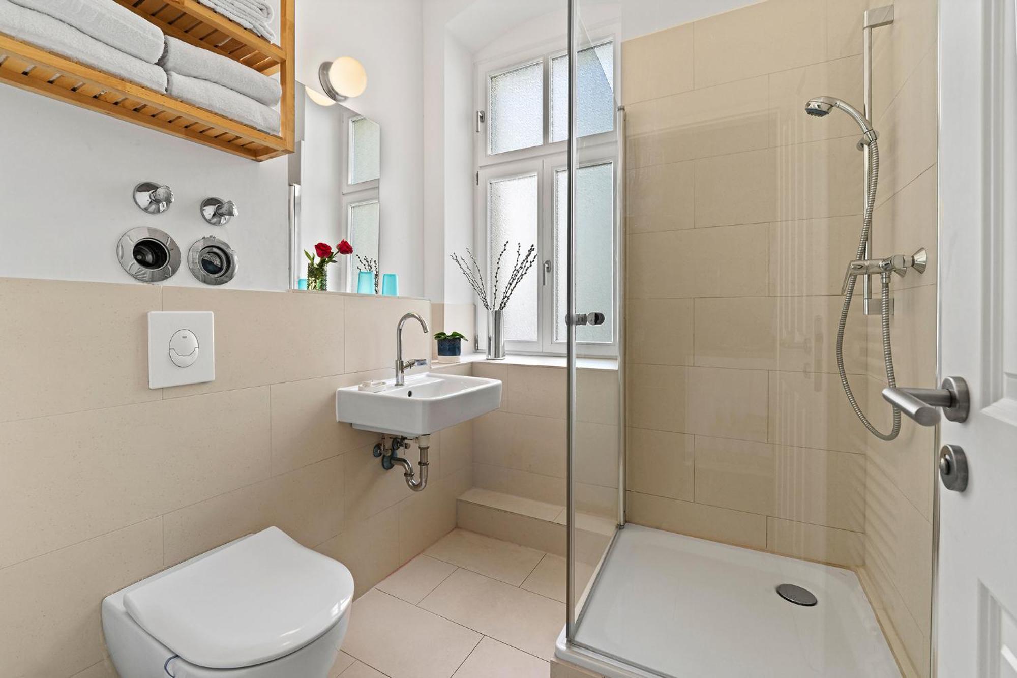 33 E-g Schönhauser Allee Apartment Berlin