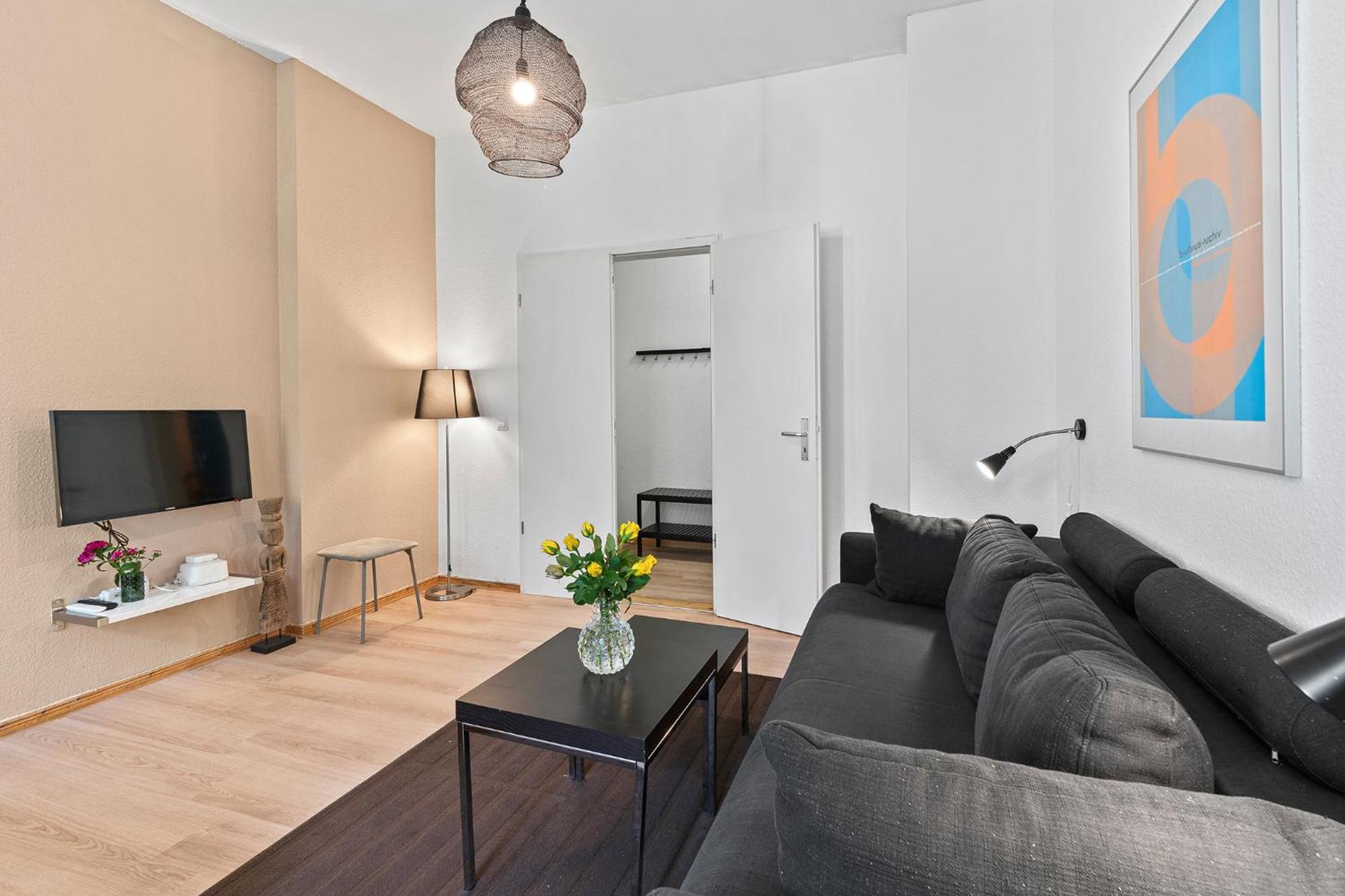 33 E-g Schönhauser Allee Apartment *