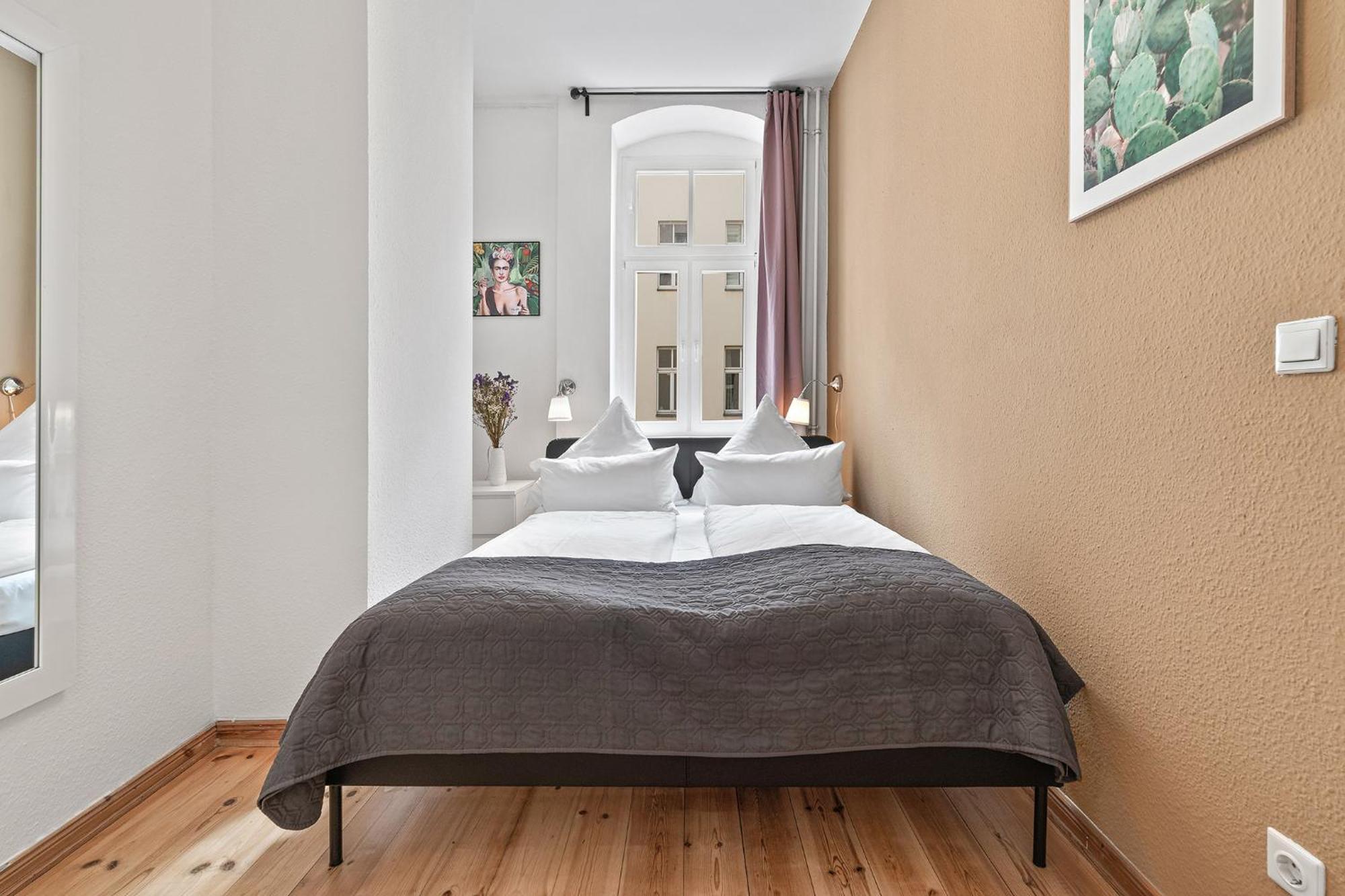 33 E-g Schönhauser Allee Apartment