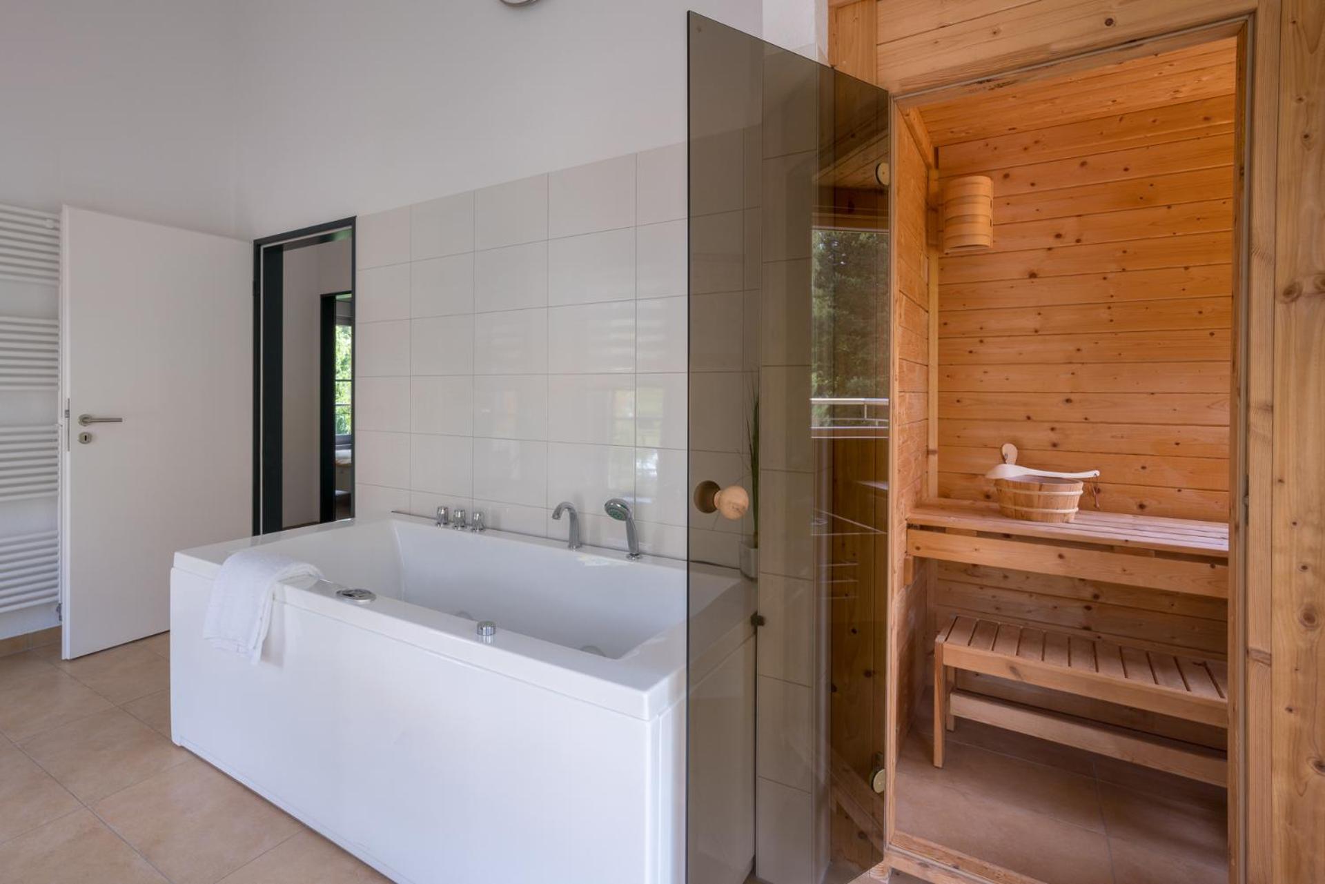 Ruebezahl Am Mueggelsee, Haus 14 Linde Mit Eigener Sauna, Idealer Ort Fuer Natur- Und Erholungssuchende, Fuer Radfahrer, Familien Mit Kindern Und Hundeliebhaber Ferienhaus