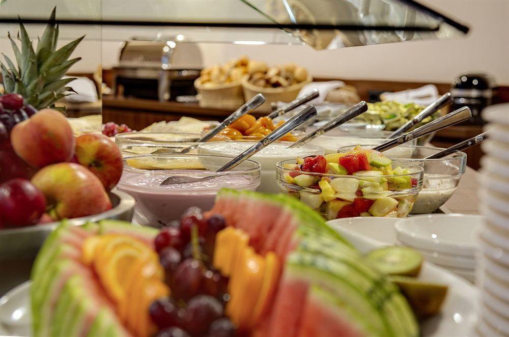 Centro West Hotell 4*