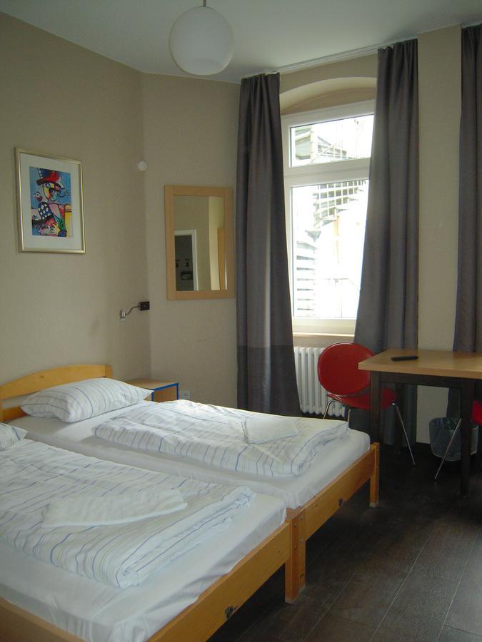Hotell Happy Go Lucky + Schoneberg 2*