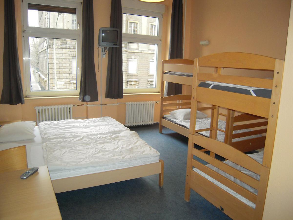 Hotell Happy Go Lucky + Schoneberg 2*