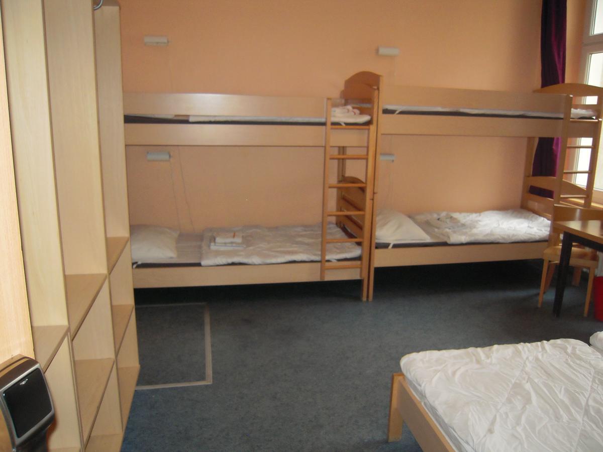 Hotell Happy Go Lucky + Schoneberg 2*